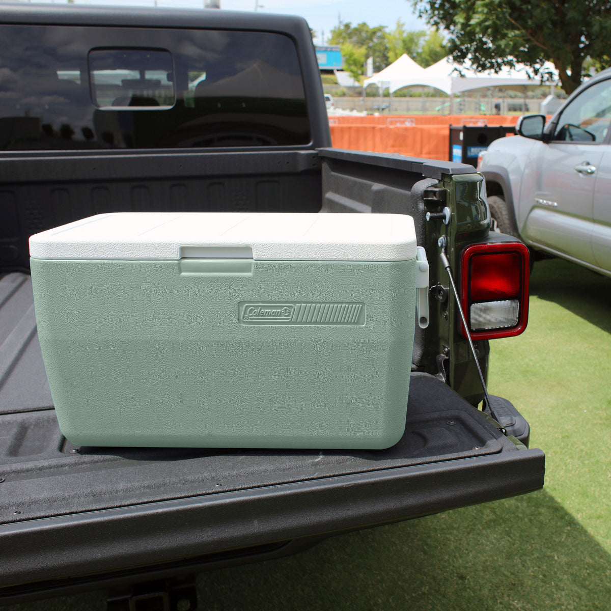 Coleman Chiller 48-Quart Hard Cooler, 45.4-Litre Portable Beach and Ice Chest Camping Cooler, Hickory Moss